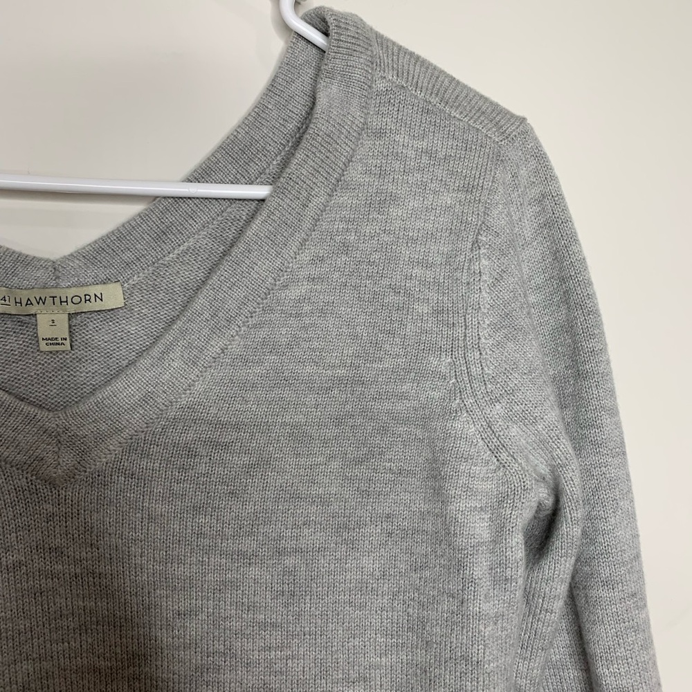 BN5 41 Hawthorn Light Gray V-Neck Sweater Classic Minimalist Wool Blend Small - Picture 7 of 8